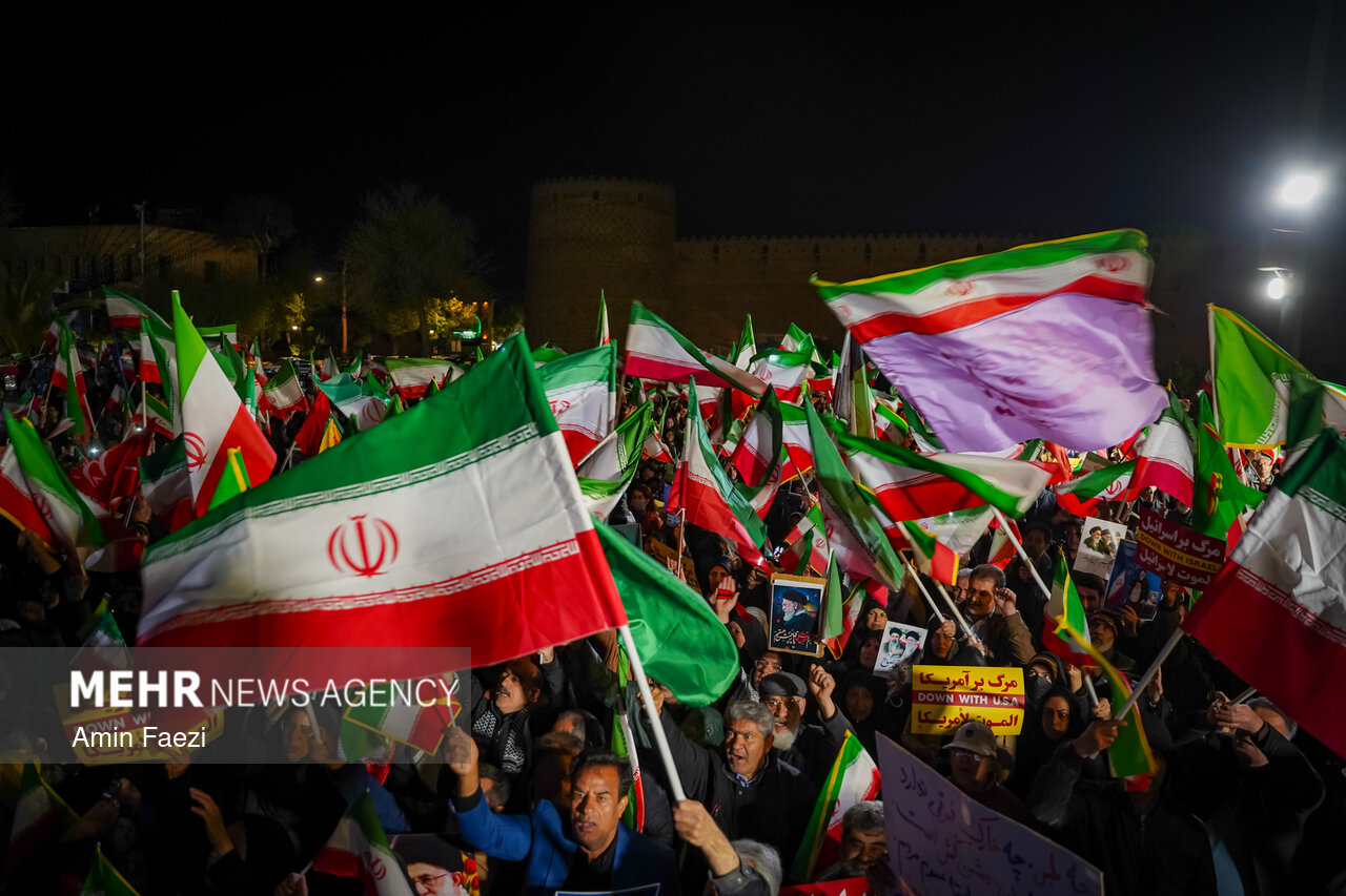 خیابان‌های ایران به کارگاه تولید قدرت ملی تبدیل شد